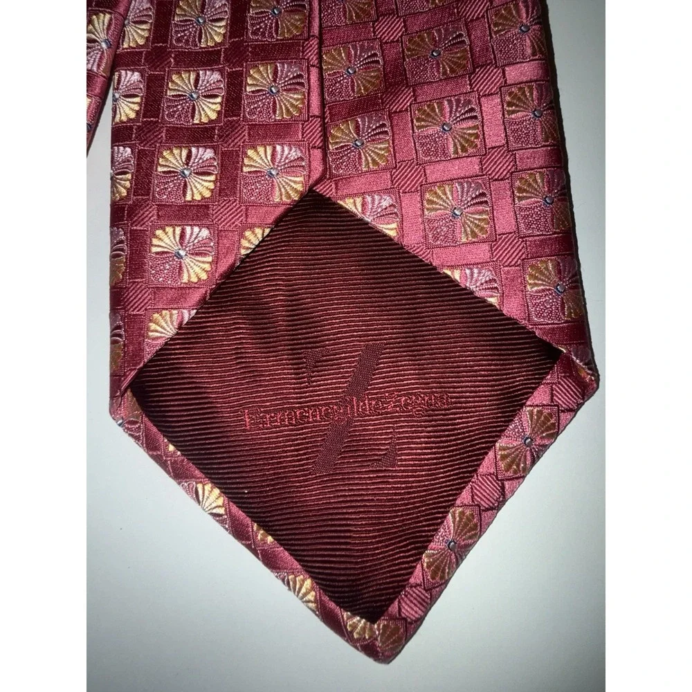 Ermenegildo Zegna Geometric Pattern Fuchsia/Dark Pink Silk Tie Made in Italy